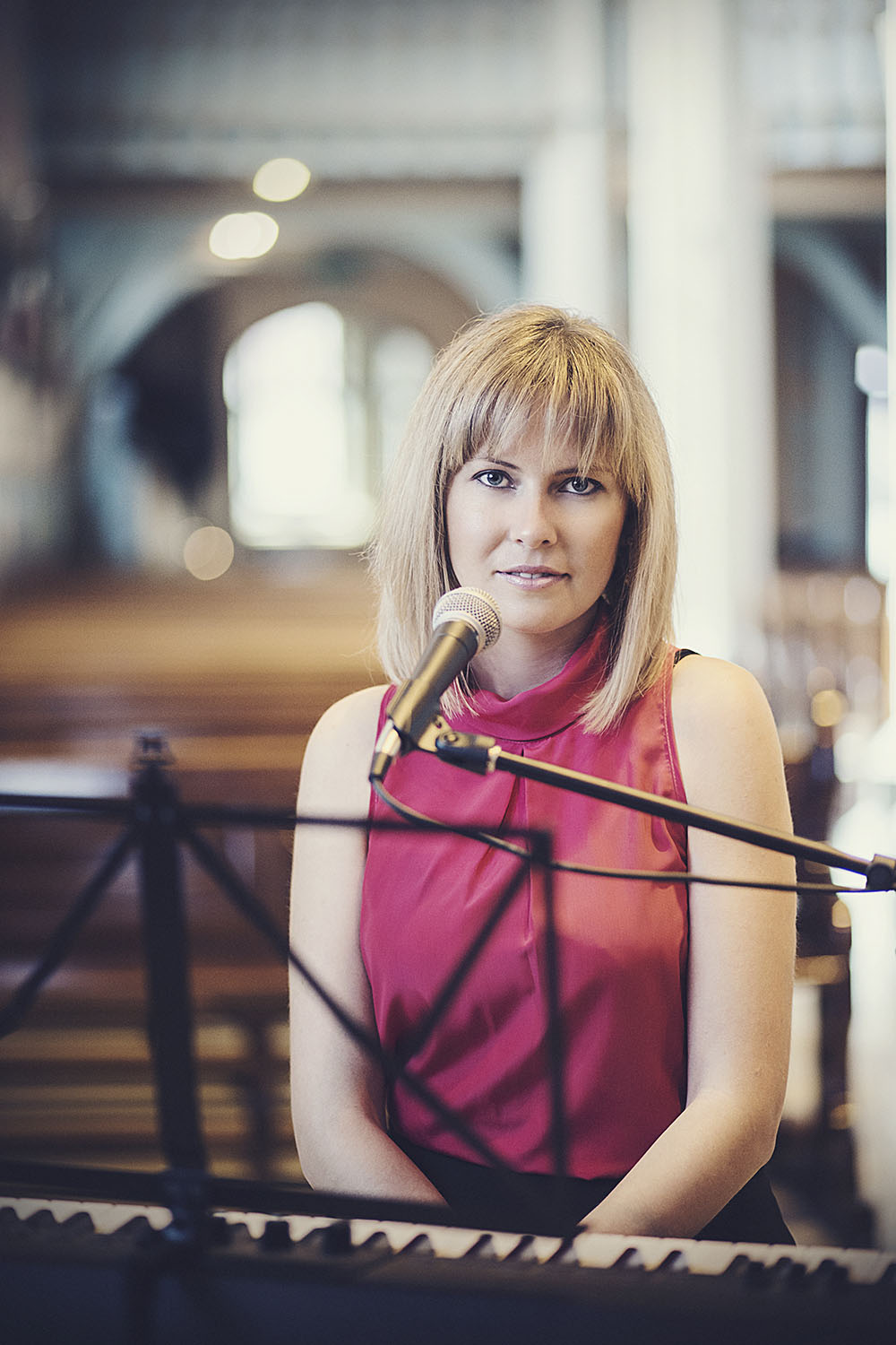 Dovile Lee - Classical Guitarist and Wedding Singer